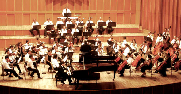 Beethoven's 5th piano concerto with the Orquesta Sinfónica National under the baton of Enrique Pérez Mesa